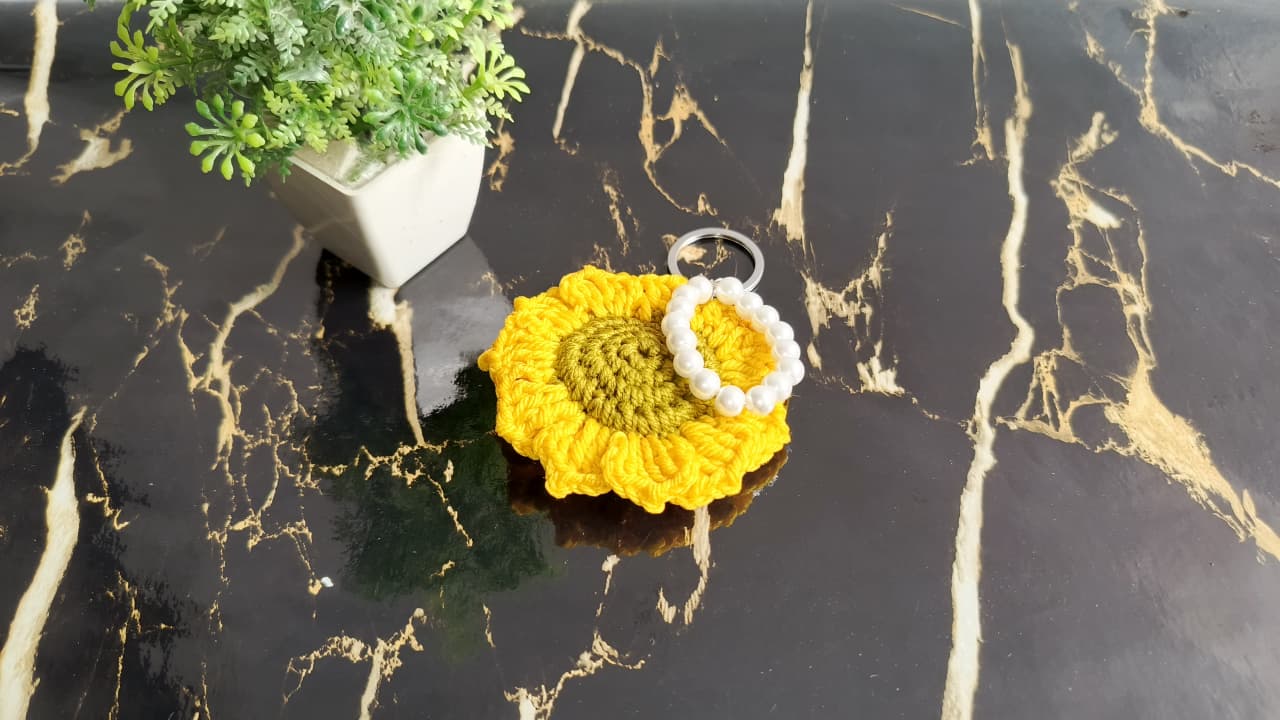 Pearl Sunflower Keychain 🌻 alternate view