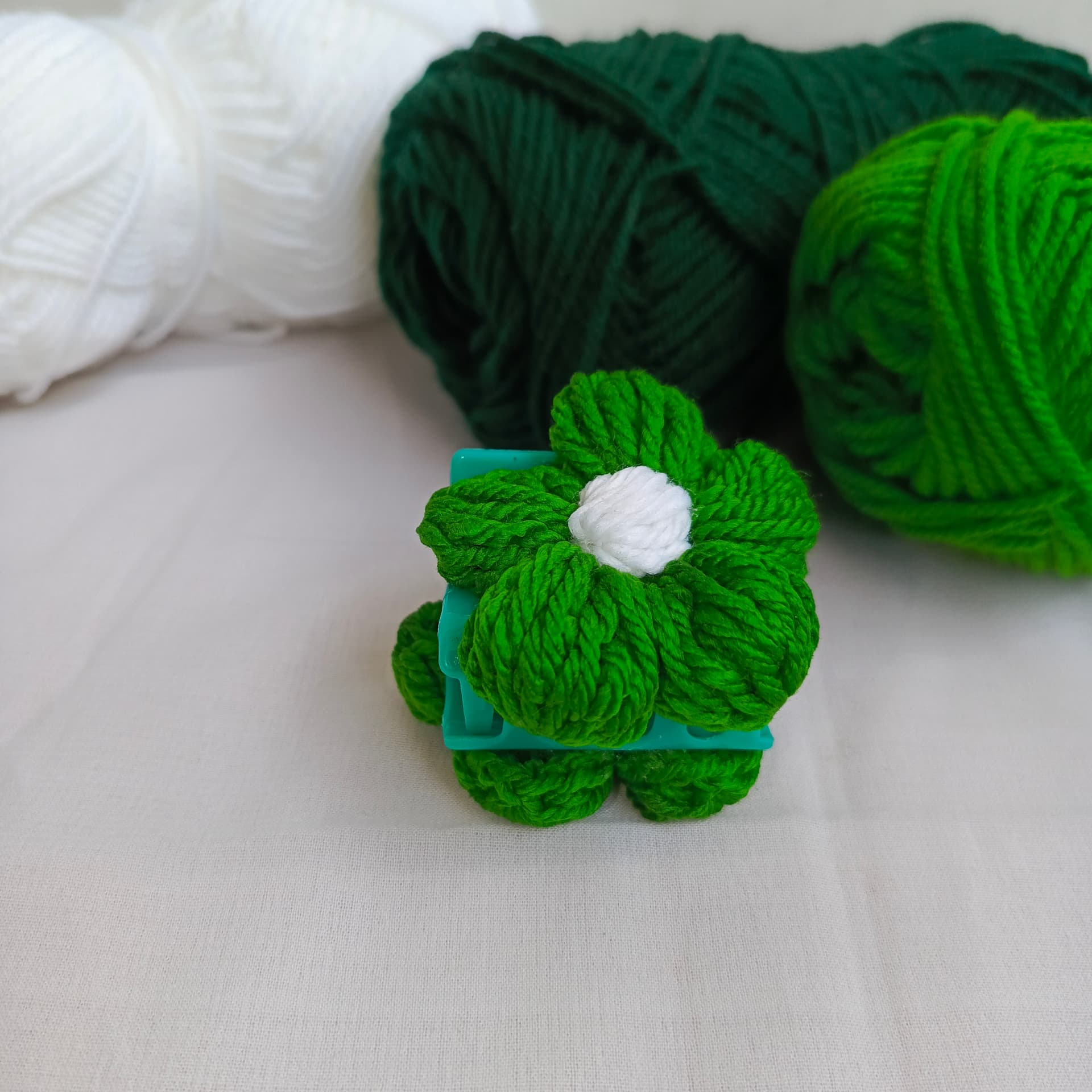 Puff Flower Hair Catcher 🌼 alternate view